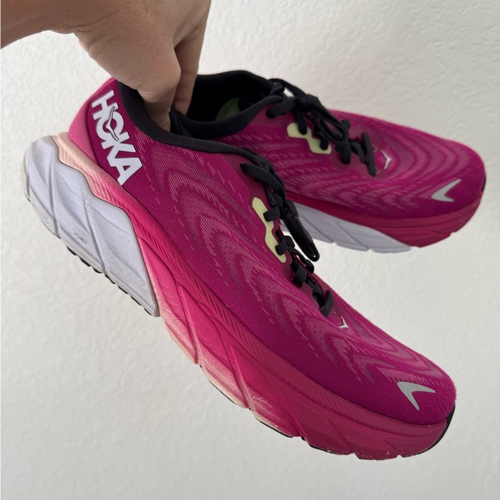 HOKA ONE ARAHI 6